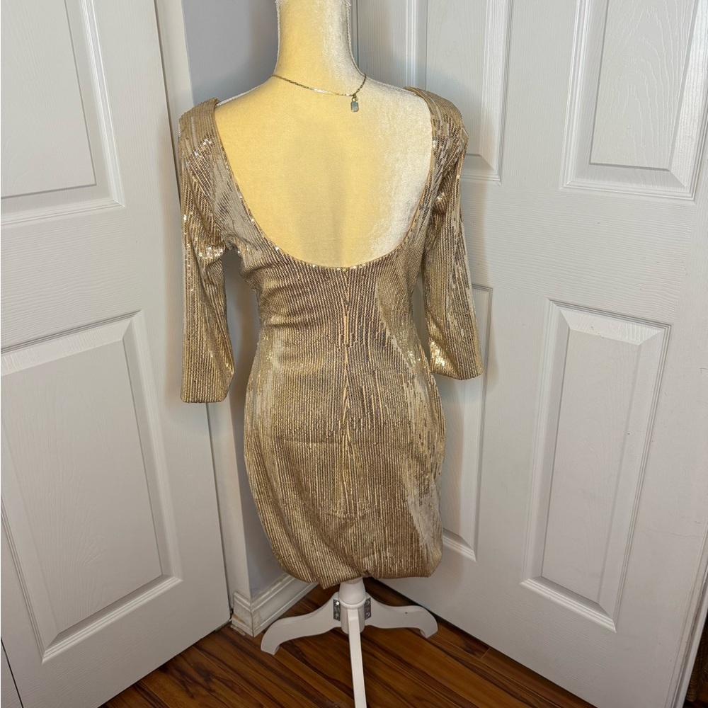 Elegant Gold Sequin Dress - Picture 2 of 2